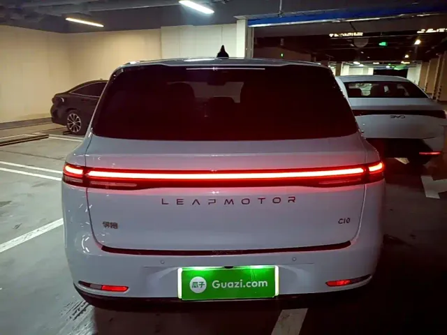 Leapmotor C10 — Фото автомобиля 5