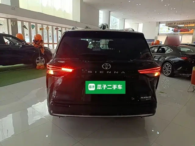 Toyota Sienna — Фото автомобиля 5