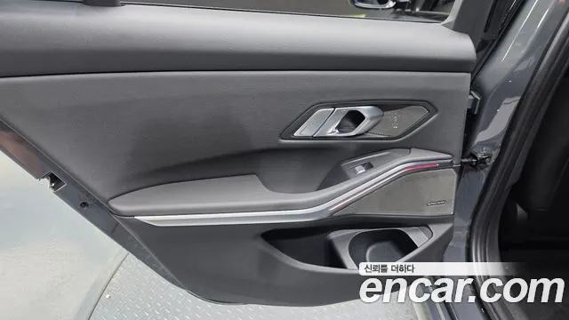 BMW 3-Series 3 серия (G20) 320i M Sport — Фото автомобиля 24