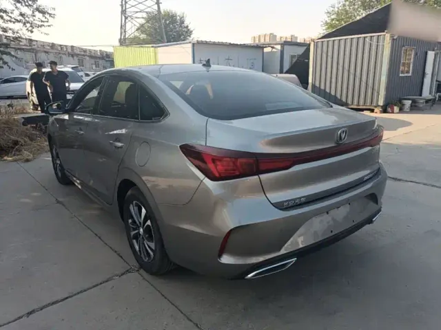 Changan Eado — Фото автомобиля 4