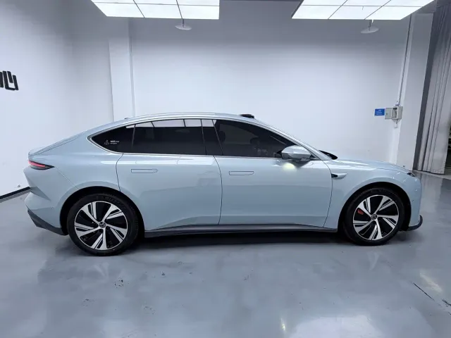 Nio ET5 — Фото автомобиля 8