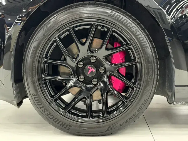 Tesla Model 3 — Фото автомобиля 18