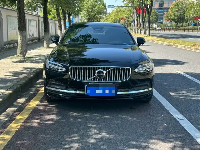 Volvo S90 — Фото автомобиля 2
