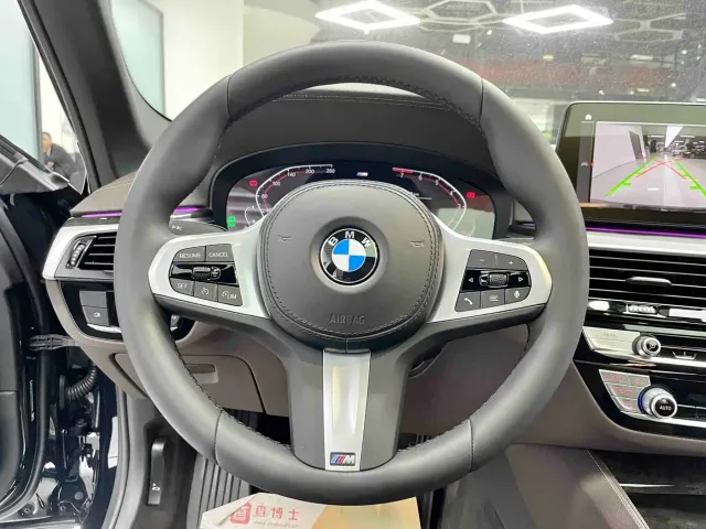 BMW 5 Series — Фото автомобиля 9