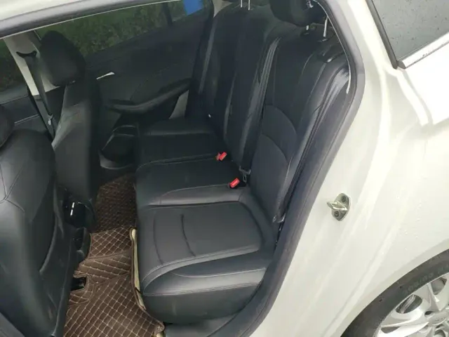 Roewe i5 — Фото автомобиля 16