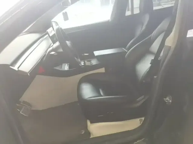 Tesla Model Y — Фото автомобиля 14