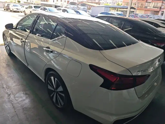 Nissan Teana — Фото автомобиля 4
