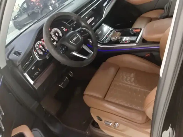 Audi Q7 — Фото автомобиля 14