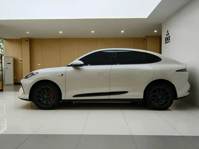 IM Motors LS6 — Фото автомобиля 4