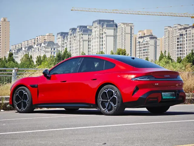 Xiaomi SU7 — Фото автомобиля 8