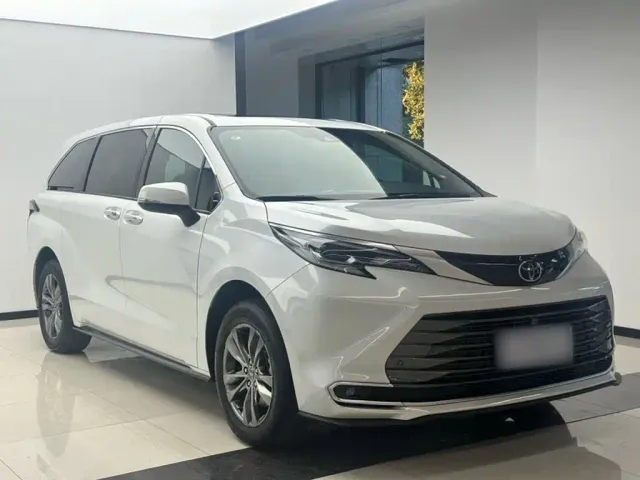 Toyota Sienna — Фото автомобиля 11