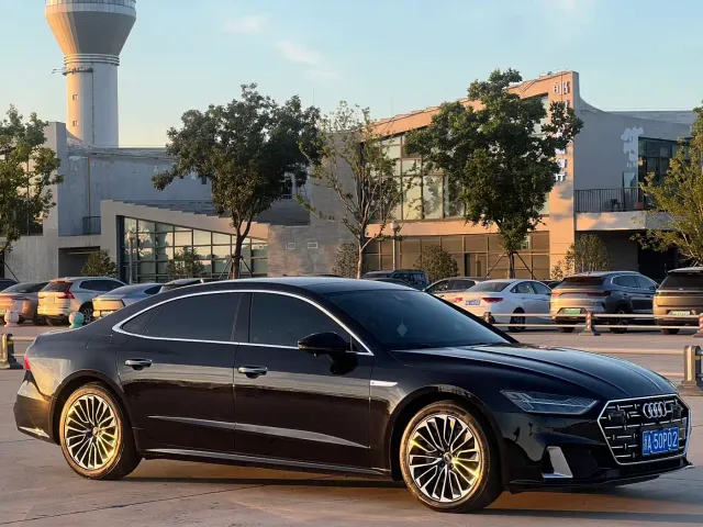 Audi A7L — Фото автомобиля 3