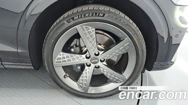 Genesis GV70 — Фото автомобиля 6