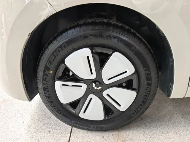 Wuling Motors Hongguang MINIEV 2025 4-Door Premium+ Edition — Фото автомобиля 7