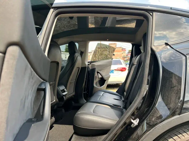 Tesla Model Y — Фото автомобиля 7