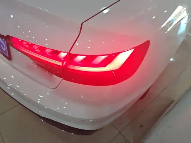 Audi A4L — Фото автомобиля 7