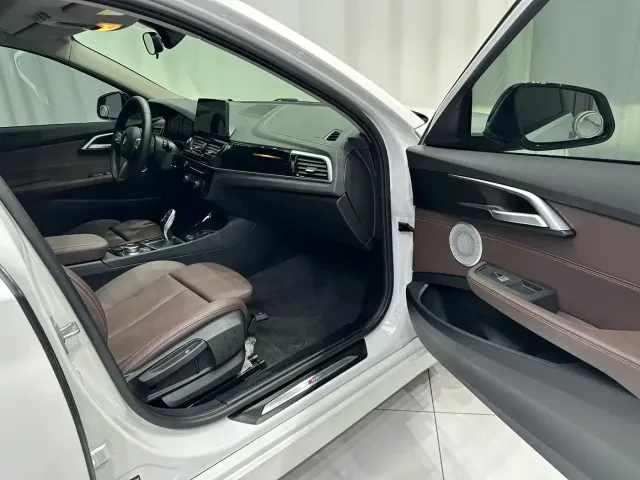 BMW BMW 1 Series 2023 120i M Sport Shadow Edition — Фото автомобиля 18