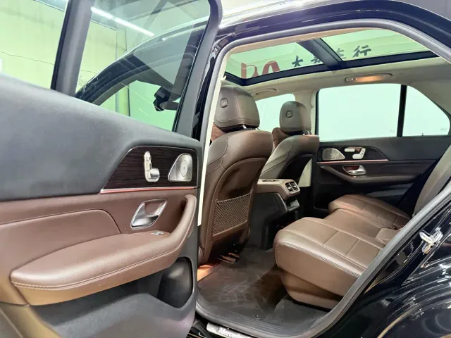 Mercedes-Benz GLE-Class — Фото автомобиля 24
