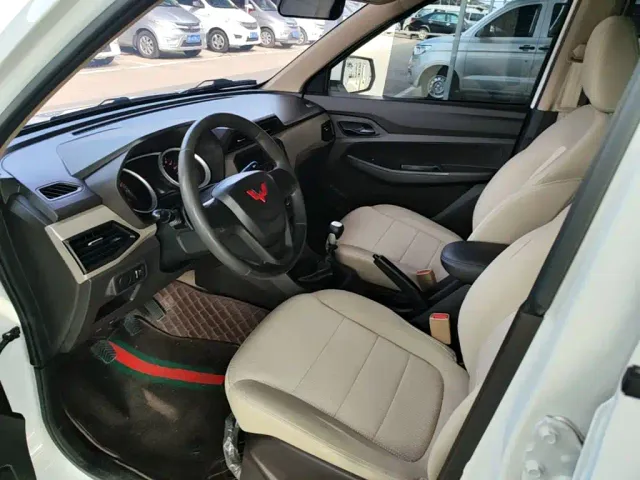 Wuling Hongguang — Фото автомобиля 15