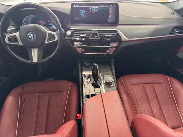 BMW 5 Series — Фото автомобиля 11