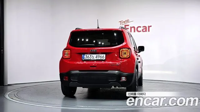 Jeep Renegade — Фото автомобиля 4