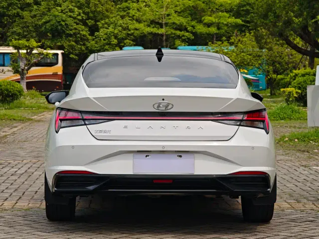 Hyundai Elantra — Фото автомобиля 18