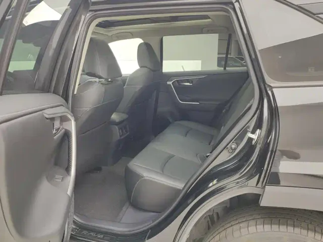 Toyota RAV4 — Фото автомобиля 11