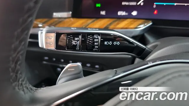Cadillac Escalade — Фото автомобиля 30
