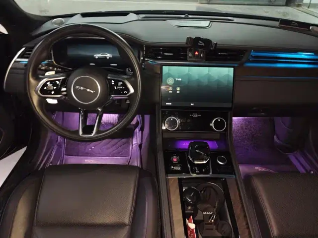 Jaguar XFL — Фото автомобиля 12