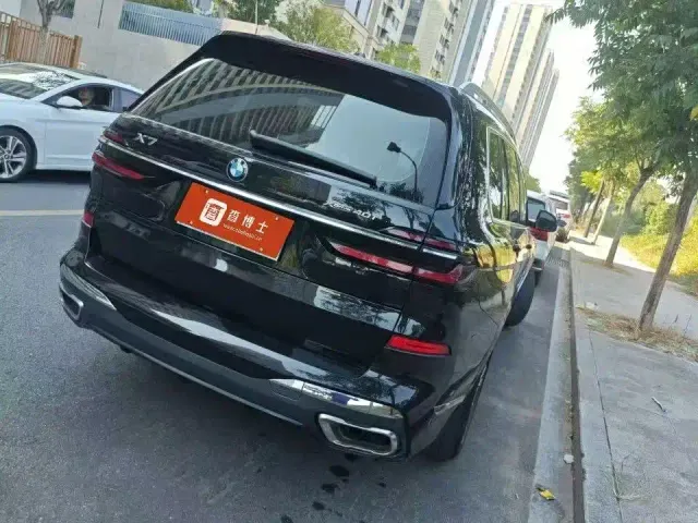 BMW X7 — Фото автомобиля 2
