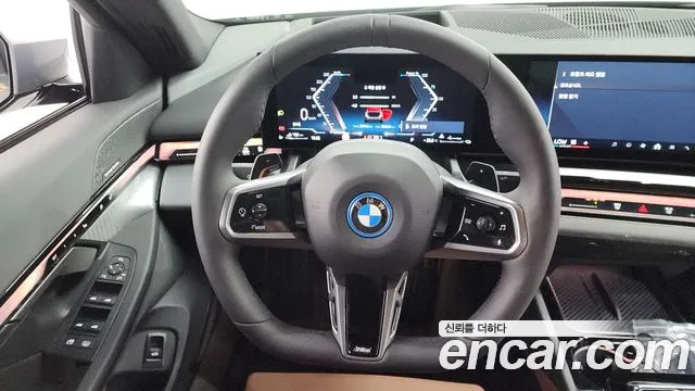 BMW 5-Series 5 серия (G60) — Фото автомобиля 14