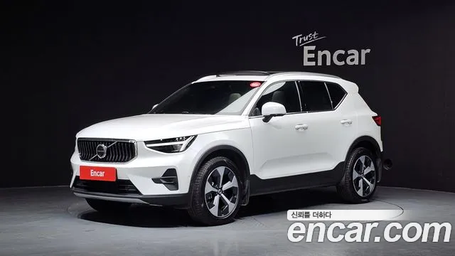 Вольво XC40 B4 Ultra Bright — Фото автомобиля 7