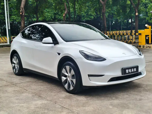 Tesla Model Y — Фото автомобиля 3