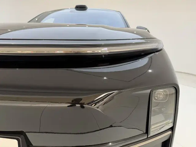 Li Auto Li Xiang L9 2022 Max — Фото автомобиля 9