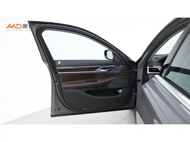 BMW 7 Series — Фото автомобиля 10