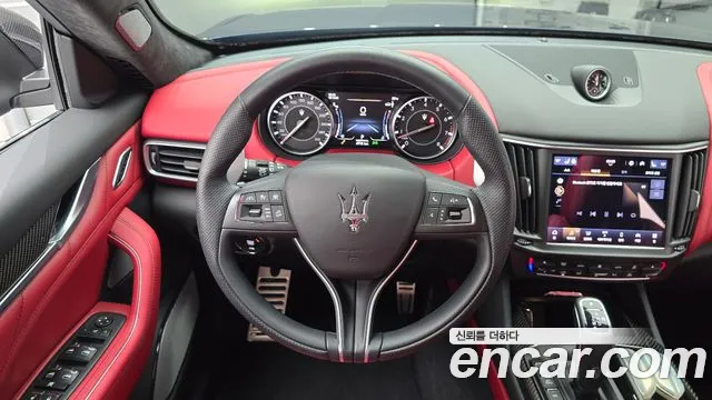 Maserati Levante — Фото автомобиля 19
