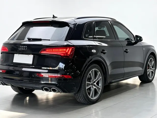 Audi SQ5 — Фото автомобиля 5