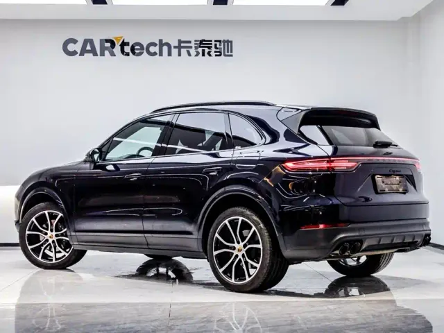 Porsche Cayenne New Energy 2023 Cayenne E-Hybrid 2.0T Platinum Edition — Фото автомобиля 4
