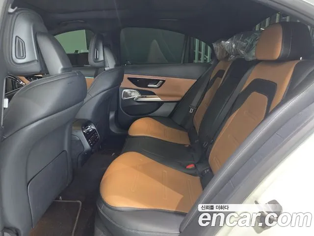 Mercedes-Benz E-Class — Фото автомобиля 12