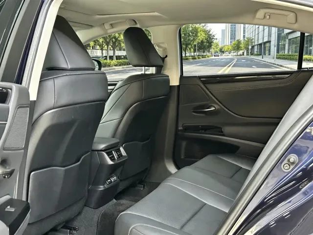 Lexus ES — Фото автомобиля 9