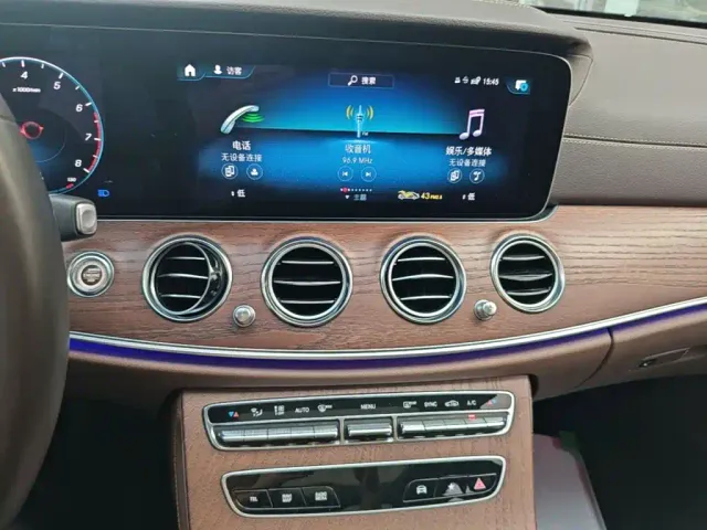 Mercedes-Benz E-Class — Фото автомобиля 12