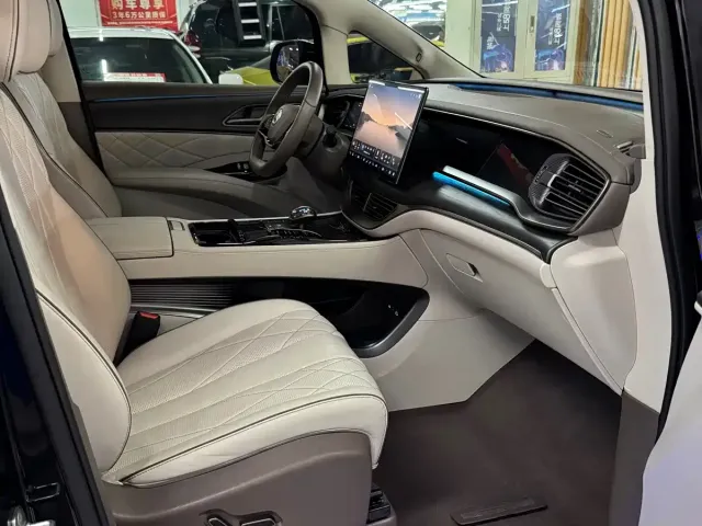 Denza Denza D9 2022 DM-i 970 AWD Flagship — Фото автомобиля 13