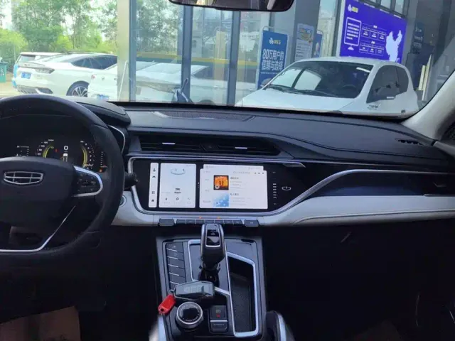 Geely Boyue — Фото автомобиля 13