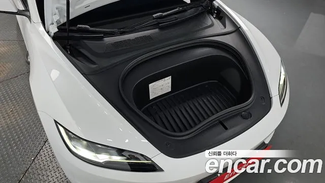 Tesla Model 3 — Фото автомобиля 3
