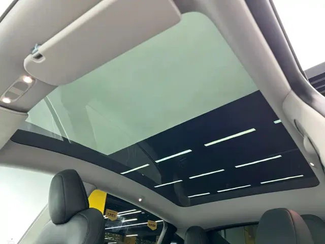 Tesla Model Y — Фото автомобиля 18
