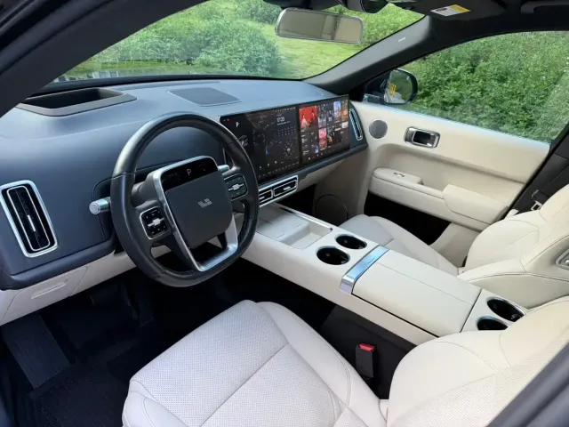 Li Auto L9 — Фото автомобиля 12