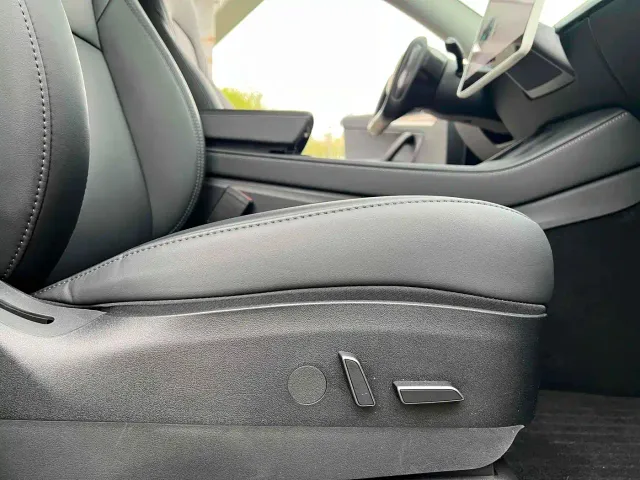 Tesla Model Y — Фото автомобиля 20