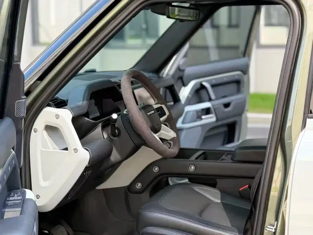 Land Rover Defender — Фото автомобиля 7