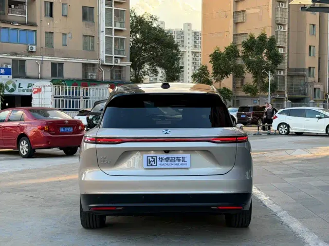 Nio ES8 — Фото автомобиля 5