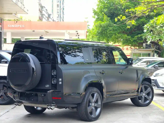 Land Rover Defender — Фото автомобиля 15